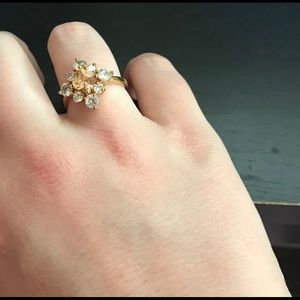 Diamond shaped gold ring